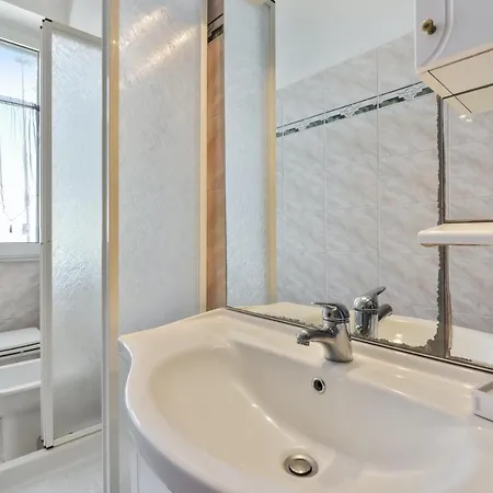 Elegant With Sea View In 89 M² Lejlighed