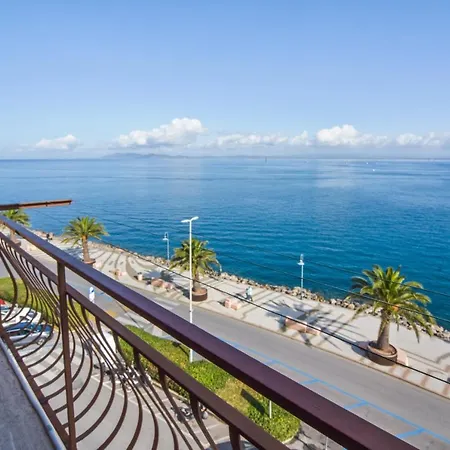Elegant With Sea View In 89 M²