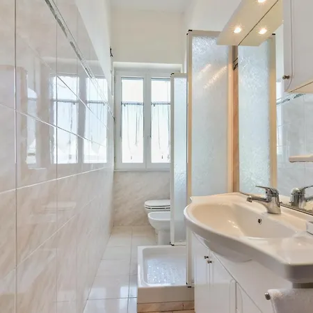 Elegant With Sea View In 89 M² *