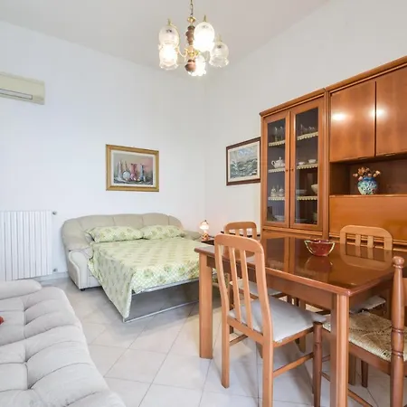 Elegant With Sea View In 89 M² *