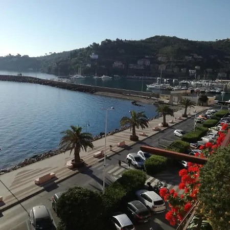 Elegant With Sea View In 89 M² * 圣托斯特凡诺港