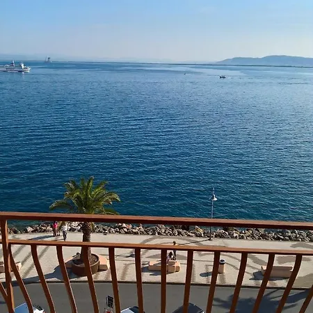 Lejlighed Elegant With Sea View In 89 M² *