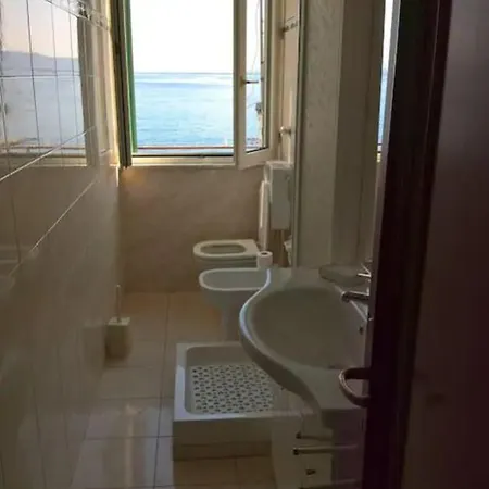 Elegant With Sea View In 89 M²