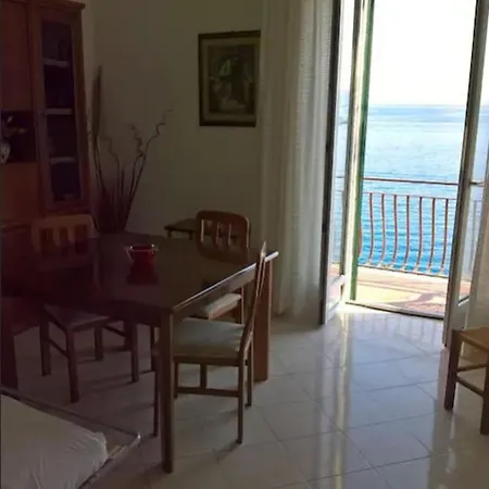 Elegant With Sea View In 89 M²