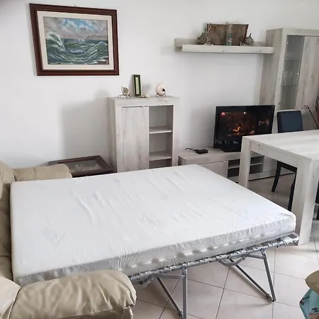 Elegant With Sea View In 89 M² *